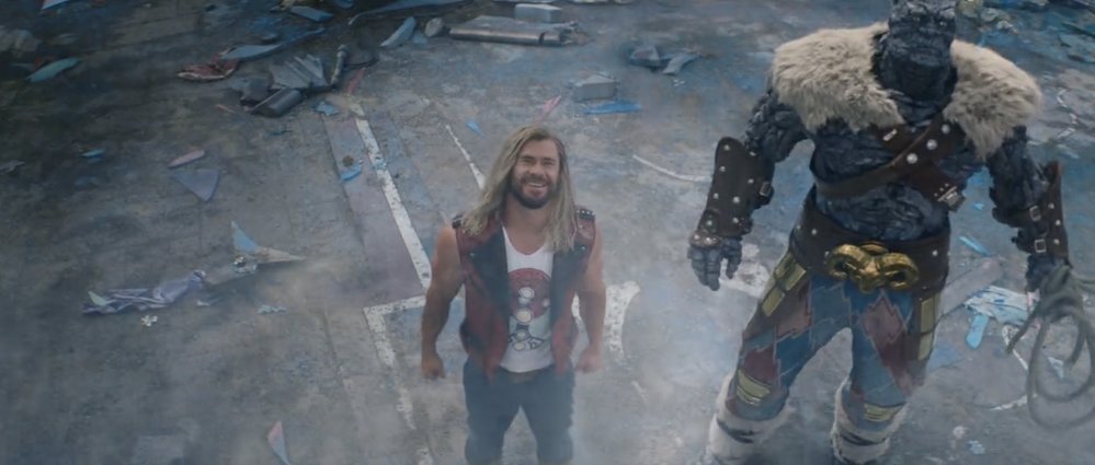 Thor oblečený podobně jako Thunderstrike a jeho kamarád Korg