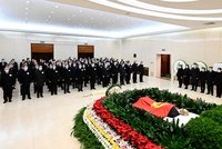Pohřeb čínského exprezidenta (†96): S poctami a před zástupem komunistických papalášů v Pekingu