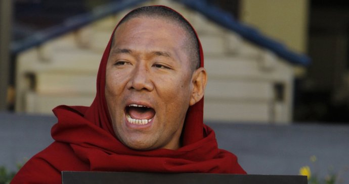 Protestující mnich za svobodu Tibetu