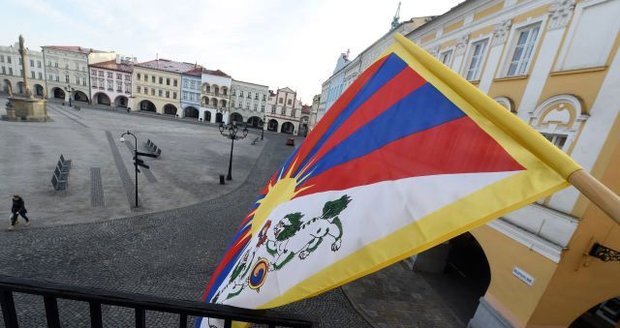 Česko vyvěsí tibetské vlajky: Pražský magistrát ne, chce smlouvu s Pekingem