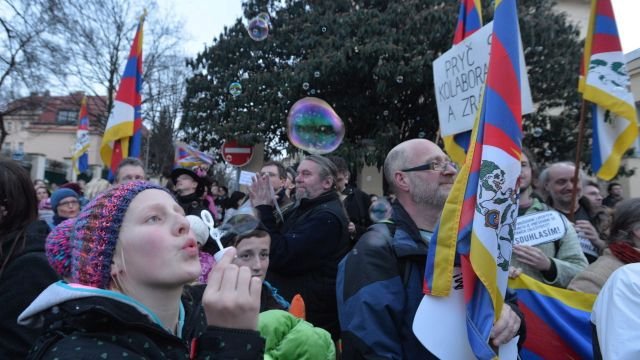 Společnost Amnesty International ČR uspořádala v minulém roce při příležitosti Světového dne Tibetu happening před čínským velvyslanectvím v Praze.