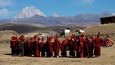 Tibetský kalendář je lunisolární a počítá se od roku 127. Bez klášterů, mnichů a buddhistických rituálů si Tibet nikdo nedovede představit. Přesto nejautentičtější podobu Khamu poznáte až na nehostinných pastvinách.