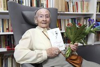 Nikdy není pozdě. Tibi z Žižkova vyšla její básnická prvotina k 95. narozeninám. Další chce vydat ke stovce!