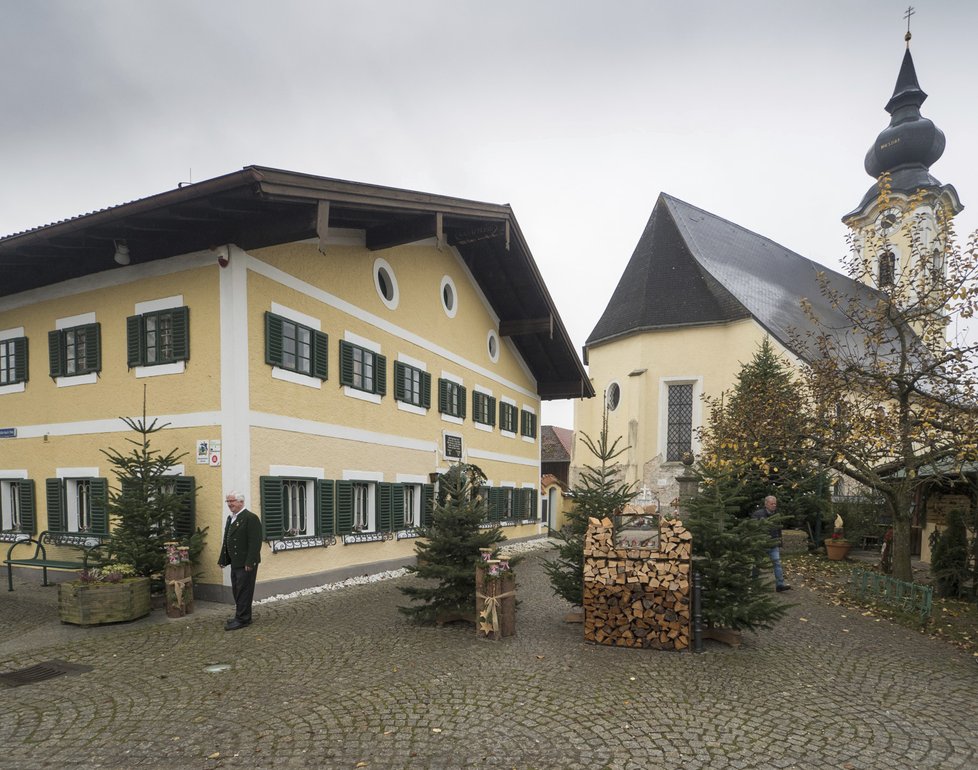 Dům, v němž žil Franz Xaver Grüber, autor hudby nejslavnější vánoční písně.
