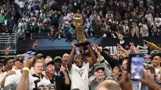 Víte kdo vyrábí trofej pro vítěze NBA? Tiffany 