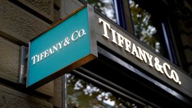 Francouzská luxusní skupina LVMH nabízí za převzetí prestižního amerického klenotnictví Tiffany zhruba 14,5 miliardy dolarů.
