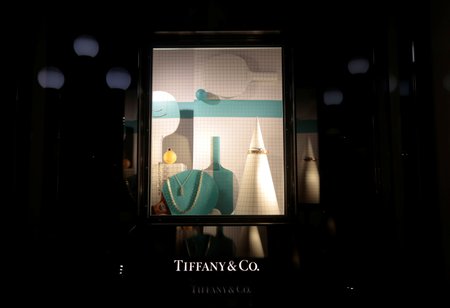 Francouzská luxusní skupina LVMH nabízí za převzetí prestižního amerického klenotnictví Tiffany zhruba 14,5 miliardy dolarů.