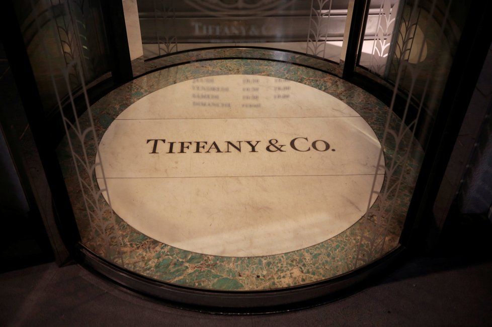 Francouzská luxusní skupina LVMH nabízí za převzetí prestižního amerického klenotnictví Tiffany zhruba 14,5 miliardy dolarů.