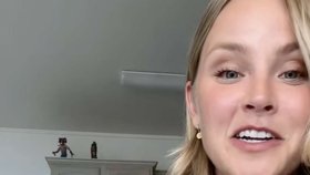 TikTokerka Becky Leeová si na pláži v Japonsku hrála s ulitou: Uvnitř číhal jeden z nejjedovatějších tvorů oceánu