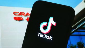 Český TikTok: Ráj boomerů a divnolidí. Trendu propadl také Krajčo nebo Hřib