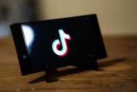 Náprava nebo obří pokuty: TikTok, Facebook a Instagram porušují unijní pravidla