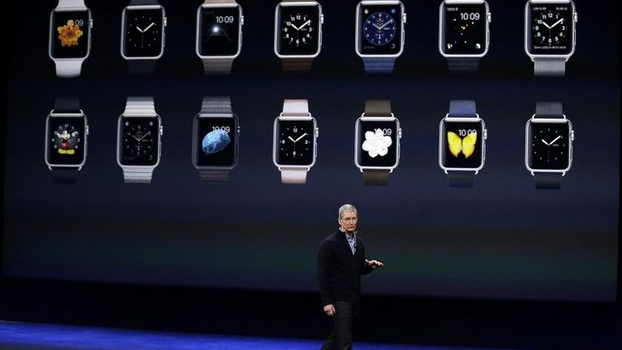 Tim Cook představuje hodinky Apple Watch