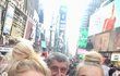 Premiér Andrej Babiš (ANO) se svou ženou Monikou a dcerou Vivien na rušném Times Square