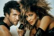 Tina Turnerová a Mel Gibson ve filmu Šílený Max