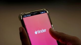 „Nejseš kapr? Že bych tě naklepal v kuchyni." Tinder slaví deset let, podívejte se na nejlepší špeky