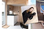 Nikola Machačová si ve 26 letech pořídila originální bydlení. Svůj dům na kolečkách si postavila sama.