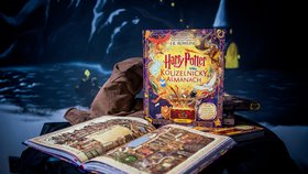 Harry Potter: Kouzelnický almanach • Accio encyklopedie! Mávněte hůlkou a přeneste se do pestrého kouzelnického světa v podání sedmi talentovaných ilustrátorů.