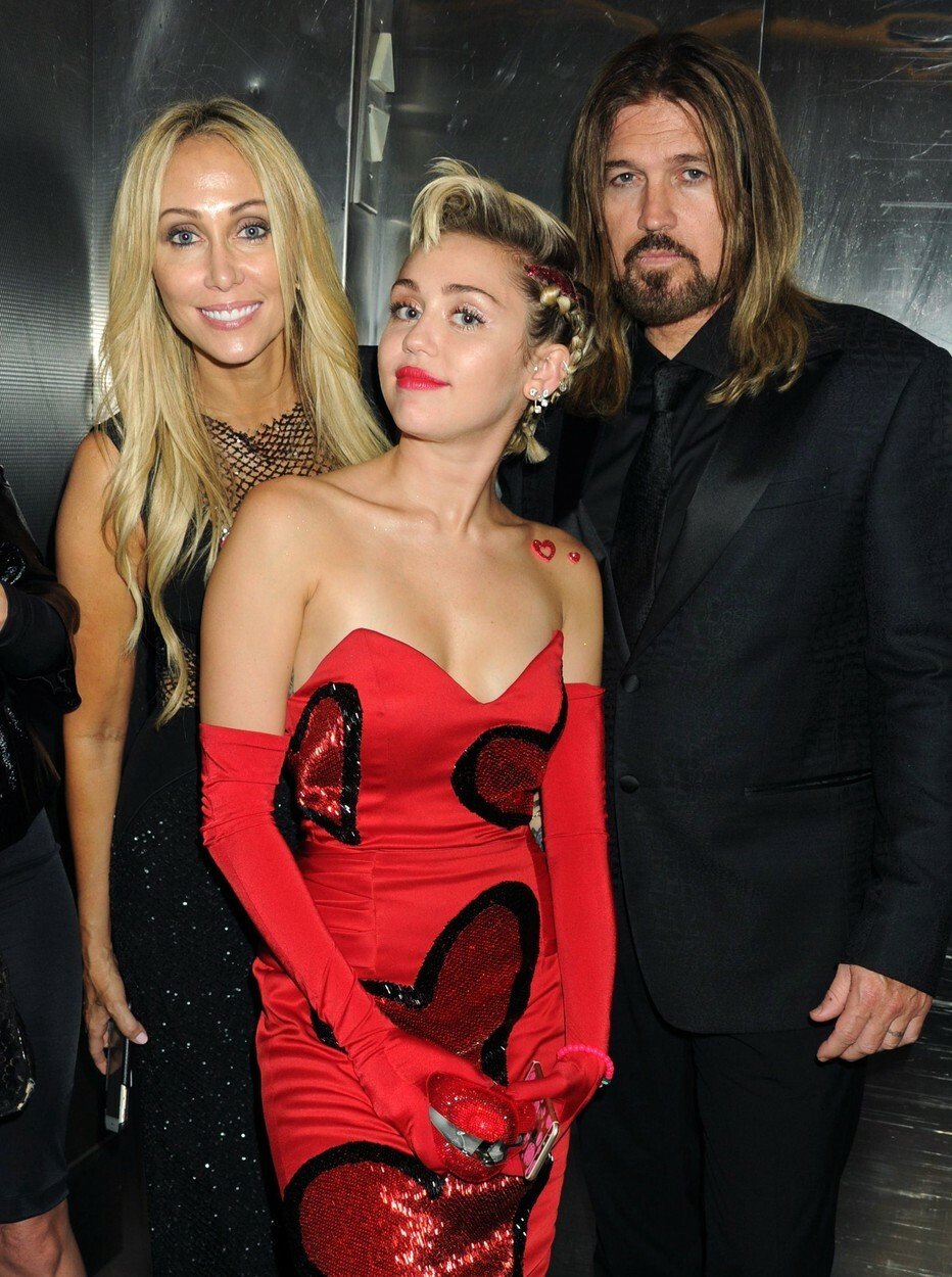 Tish, Billy Ray a jejich dcera Miley Cyrusovi
