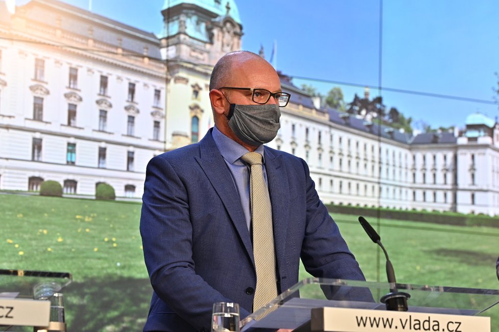 Tisková konference o koronaviru: ministr školství Robert Plaga (30.4.2020)