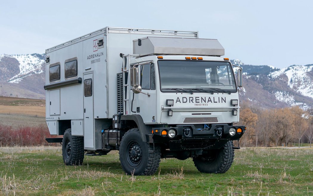 Titan XD 4400 4×4 Camper Conversion