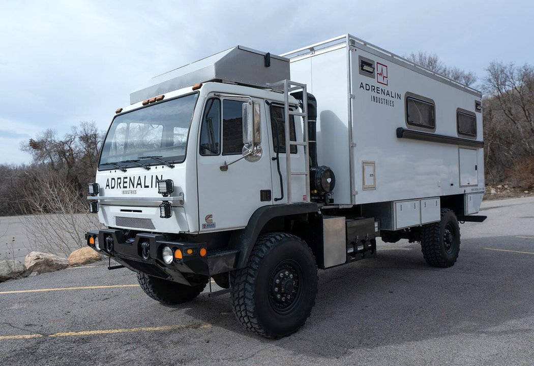 Titan XD 4400 4×4 Camper Conversion