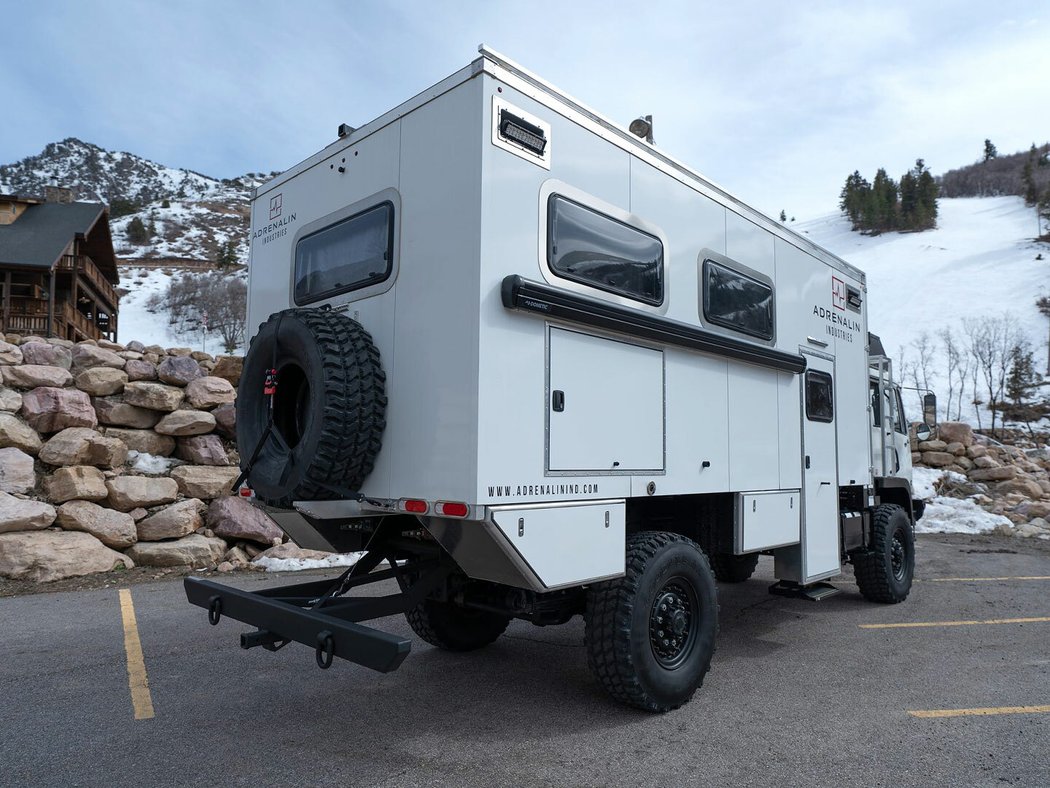 Titan XD 4400 4×4 Camper Conversion