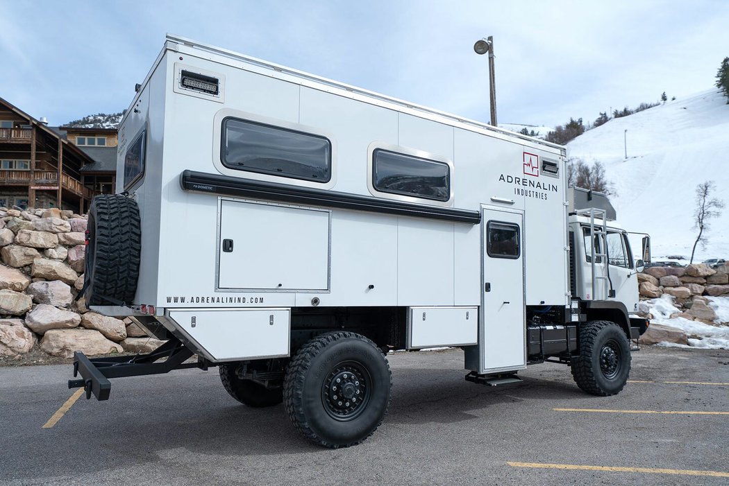 Titan XD 4400 4×4 Camper Conversion