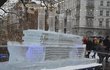 Ledová plastika Titanicu budí na Moravském náměstí v Brně pozornost.