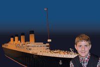 Chlapec s autismem postavil největší repliku Titaniku z lega. Teď doplula do USA