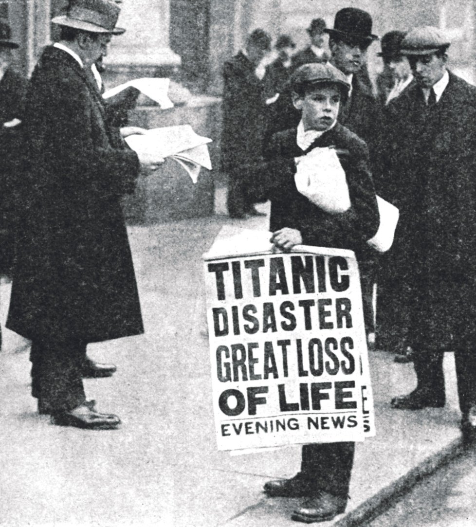 Zdrcující zpráva o zkáze Titaniku a smrti více než 1500 lidí obletěla v dubnu 1912 celý svět