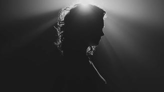 Nahé hvězdy, které nezáří na nebi, ale mezi námi: Projděte si nejlepší snímky prosincových Aktů X Nahé hvězdy, které nezáří na nebi, ale mezi námi: Projděte si nejlepší snímky prosincových Aktů X