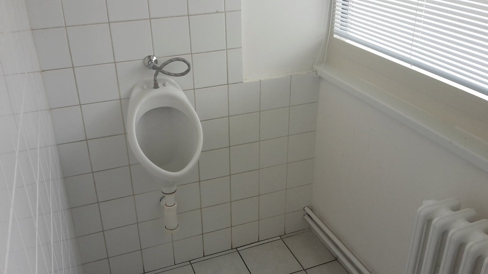 Toalety v Poliklinice Prosek