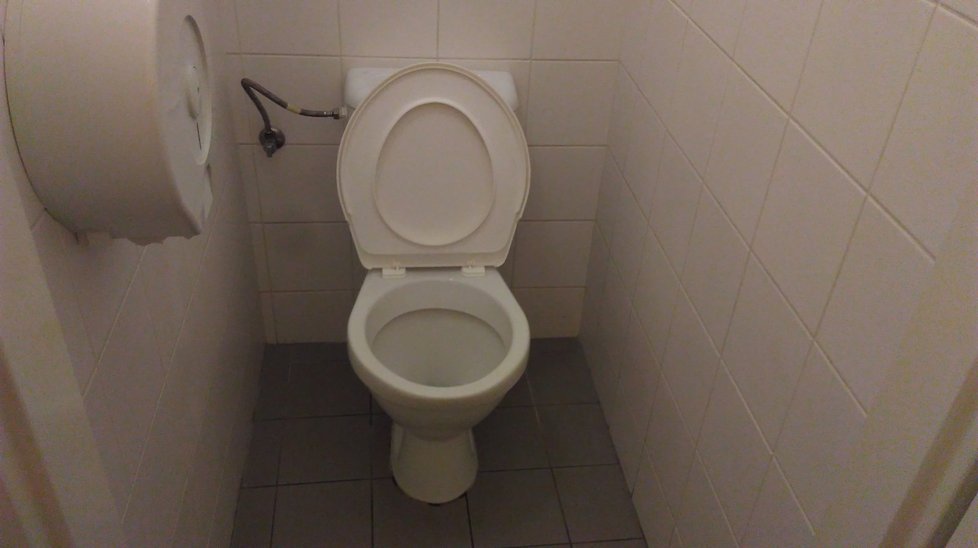Toalety ve Všeobecné fakultní nemocnici v Praze na Karlově náměstí