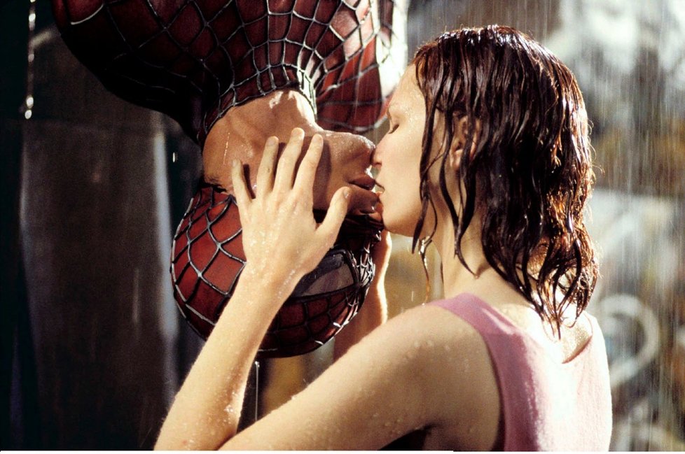 Tobey Maguire a Kirsten Dunstová ve filmu Spiderman