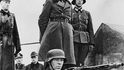 Erwin Rommel na inspekci vojáků ve Francii.