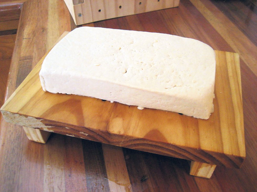 Tofu je nejběžnější náhražkou masa. Je variabilní, ale nemusí se zůstat jen u něj.