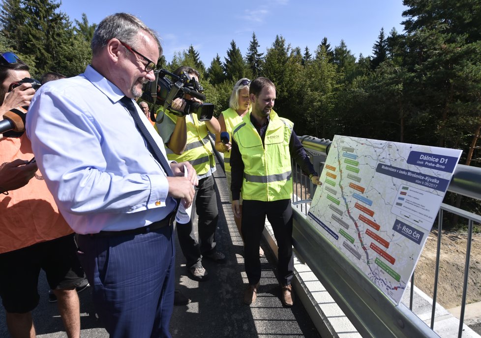 Ministr dopravy Dan Ťok (ANO) se obvykle otevření nově zrekonstruovaných úseků účastní