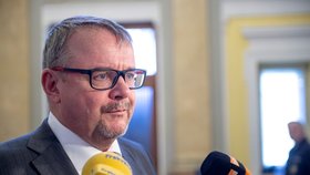 Ťok to balí úplně. Na konci dubna skončí jako ministra dopravy a 15. dubna 2019 složil také poslanecký mandát, který získal za hnutí ANO. Jeho fotka už také zmizela ze stránek Poslanecké sněmovny