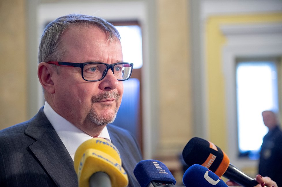 Ťok to balí úplně. Na konci dubna skončí jako ministra dopravy a 15. dubna 2019 složil také poslanecký mandát, který získal za hnutí ANO. Jeho fotka už také zmizela ze stránek Poslanecké sněmovny