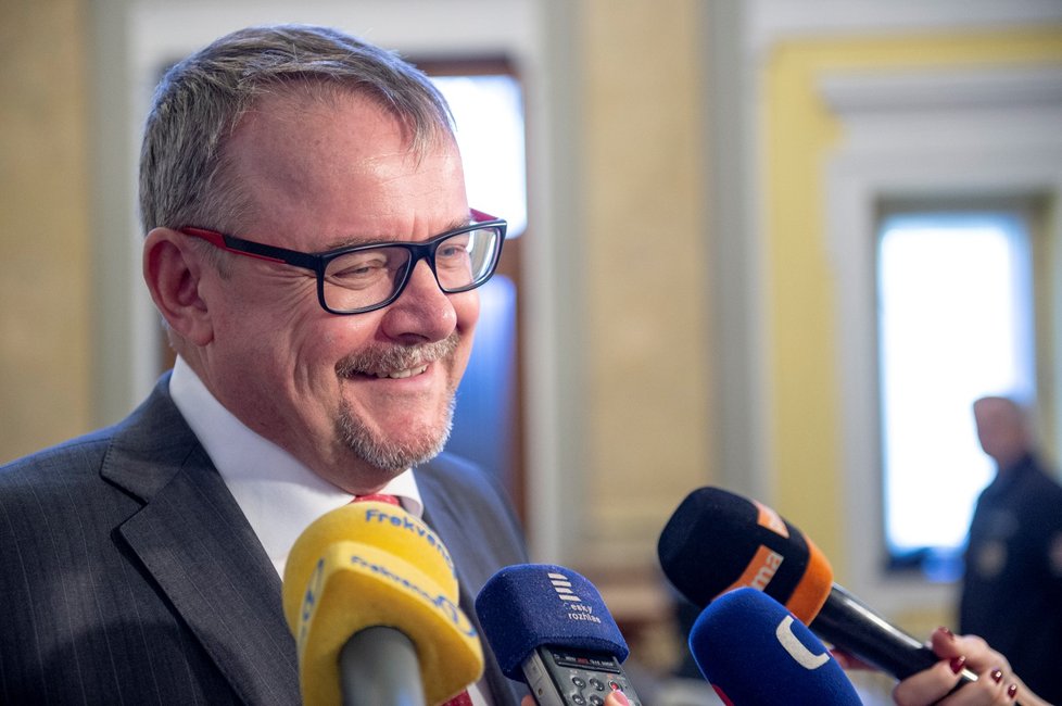 Ťok to balí úplně. Na konci dubna skončí jako ministra dopravy a 15. dubna 2019 složil také poslanecký mandát, který získal za hnutí ANO. Jeho fotka už také zmizela ze stránek Poslanecké sněmovny