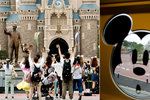 Brány tokijského Disneylandu se po čtyřech měsících otevírají
