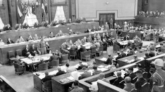 Tokijský proces měl zúčtovat s japonskými válečnými zločinci. Císař Hirohito trestu unikl 