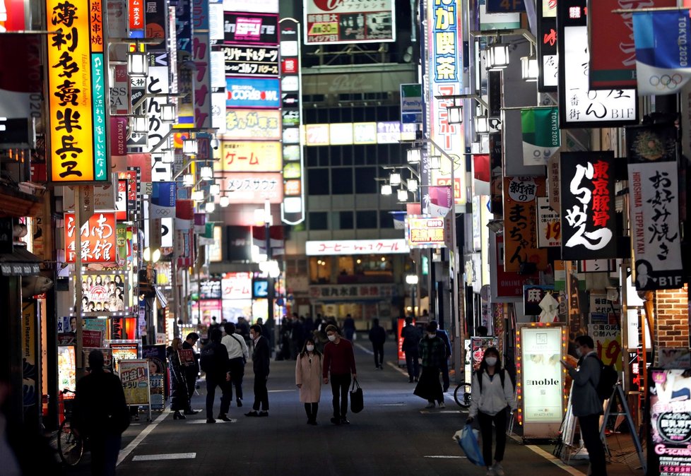 Tokio se pomalu vrací k normálnímu životu, ulice jsou ale stále spíše prázdné (8. 4. 2020)