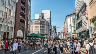 Japonsko vymírá. Jako první rozvinutá země ale už má ucelený plán, jak trend zvrátit