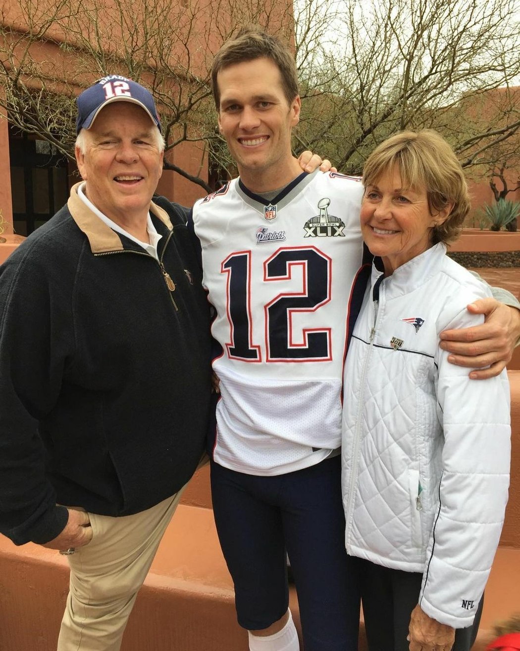 Legendární americký fotbalista Tom Brady s rodiči