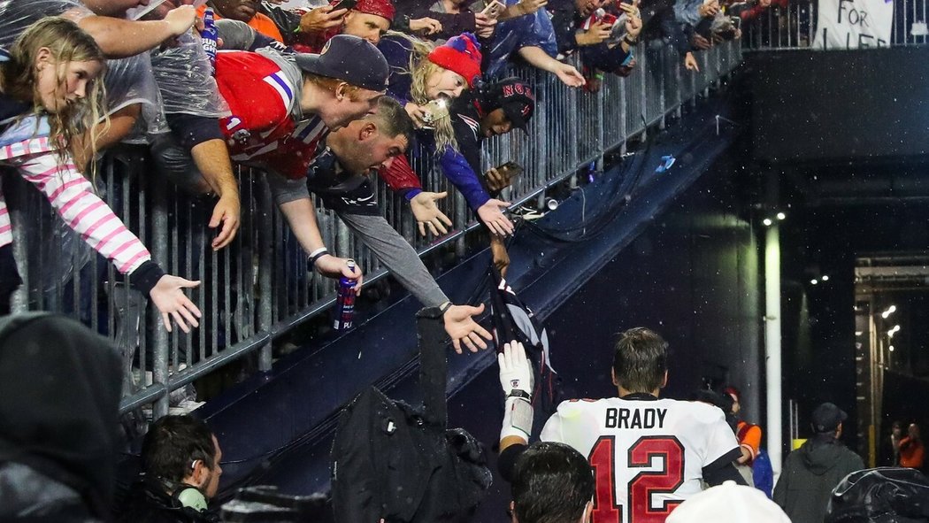 Legendární americký fotbalista Tom Brady kupuje menšinový podíl v druholigovém anglickém klubu
