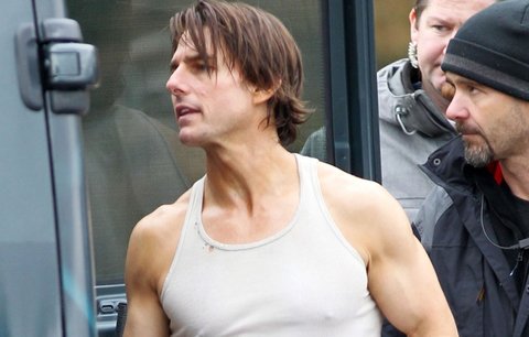 Tom Cruise je svalovec, má postavu jako Rambo!