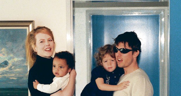 Rok 1996: Tom byl ještě s Nicole Kidman. Na snímku s adoptivními dětmi Connorem a Bellou
