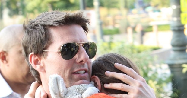 Tom Cruise byl obviněn, že se nestará o svou dceru Suri.