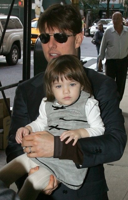 Tom Cruise s malou Suri před třemi roky - již tehdy si dávali na její garderobě záležet